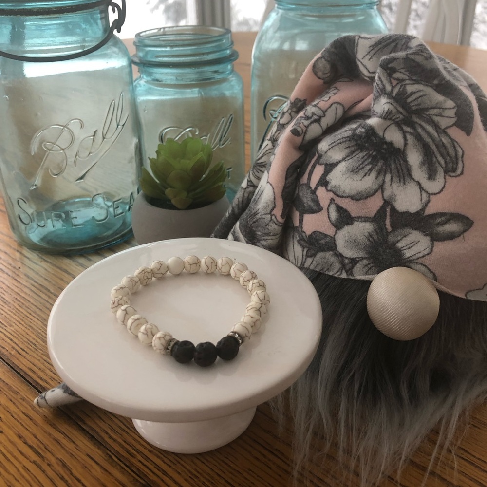 Essential oil diffusing bracelets - Picture 3 of 8